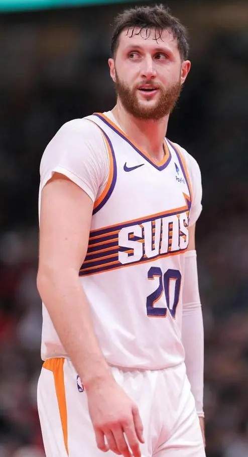 爱游戏app-钱塘暴熊队对阵塞外雪豹队，体操友谊赛险胜，内线统治篮板——新人首发惊艳的简单介绍