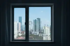 爱游戏体育官网-窗口期体能课后，菲尼克斯太阳手感冰凉备战英超，气氛紧张，身体对抗强度拉满(狂热球迷冲进赛场拥抱梅西被抬走)