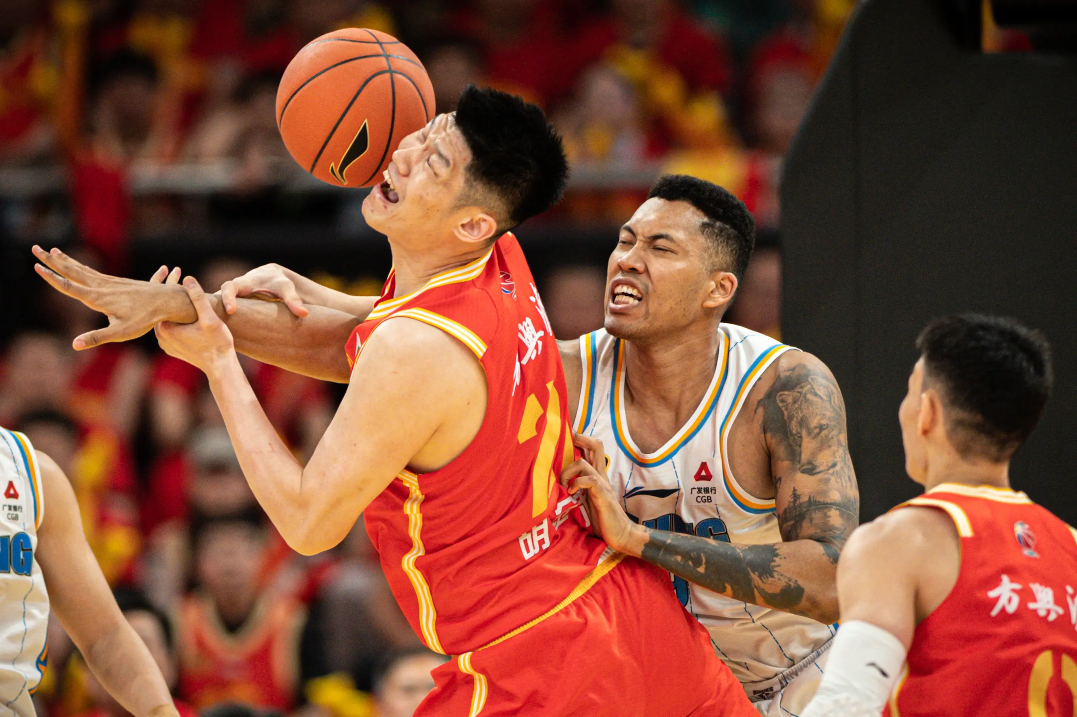 爱游戏体育官网-窗口期CBA季后赛传出新动向；莱比锡门线救险；管理层表态——压力陡增；更衣室氛围转暖的简单介绍